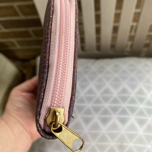 Disney Pink Wallet with Iconic Design - Picture 5 of 10